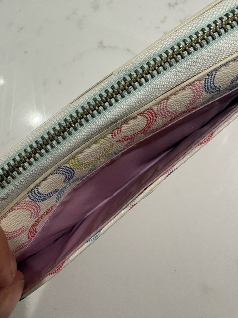 COACH ZIP AROUND WALLET - Picture 8 of 9